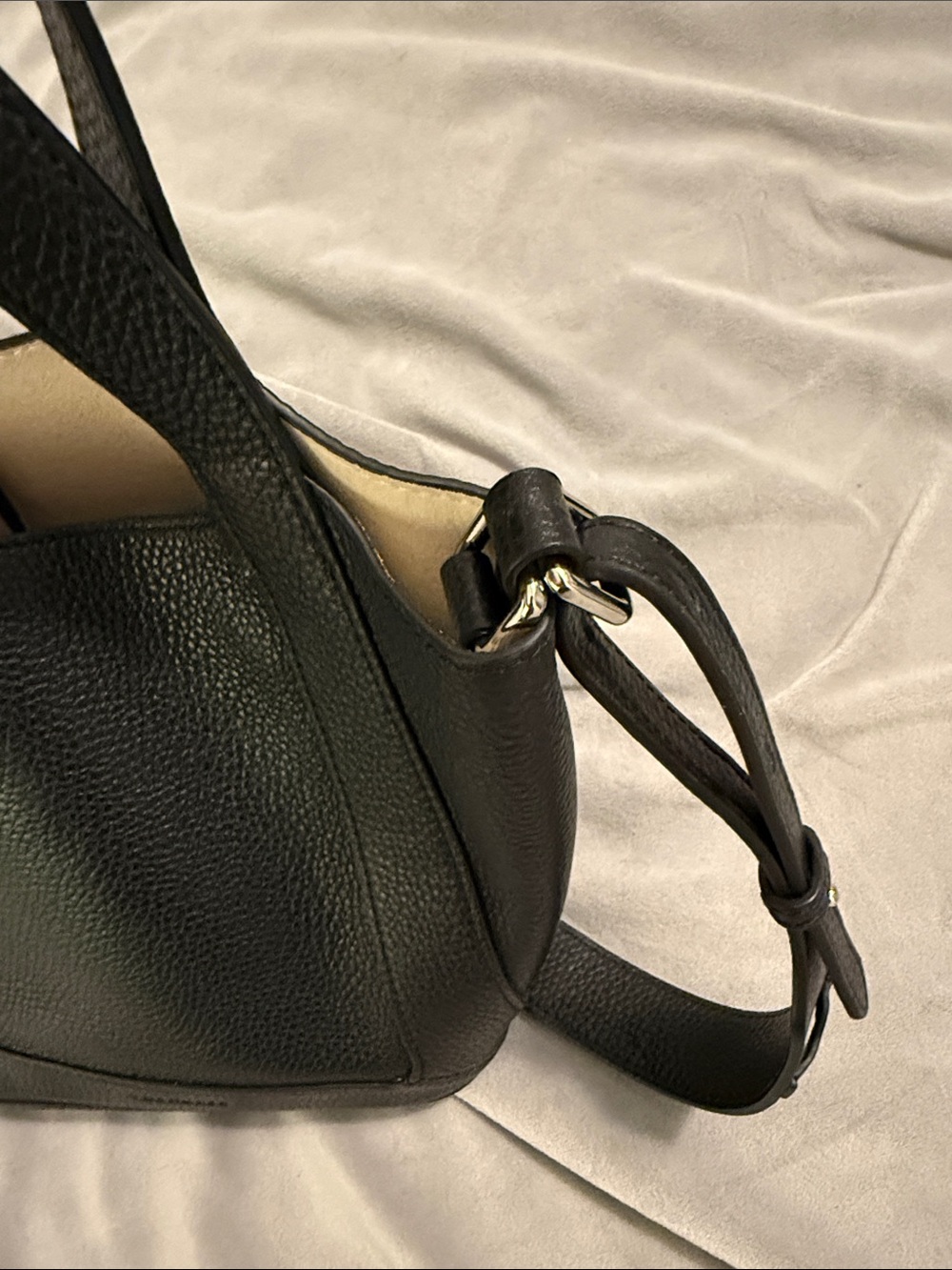 The Horse Alexie Tote! Black Pebbled Leather Shoulder Bag with Beige Interior - Picture 6 of 6
